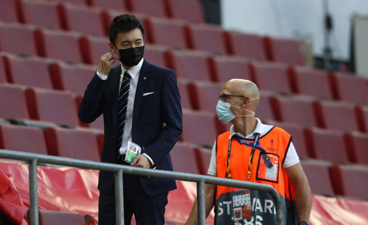 Steven Zhang in tribuna durante la finale di Europa League