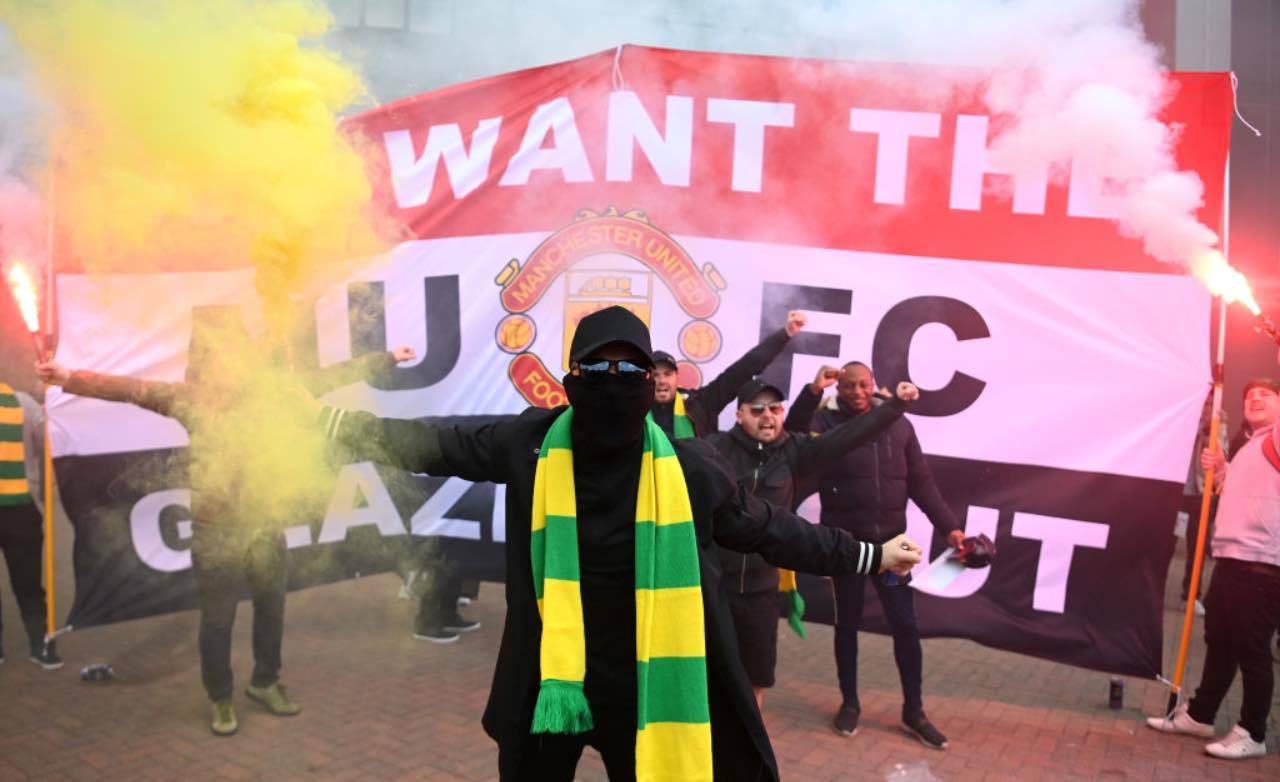 Proteste dei tifosi dello United all'Old Trafford