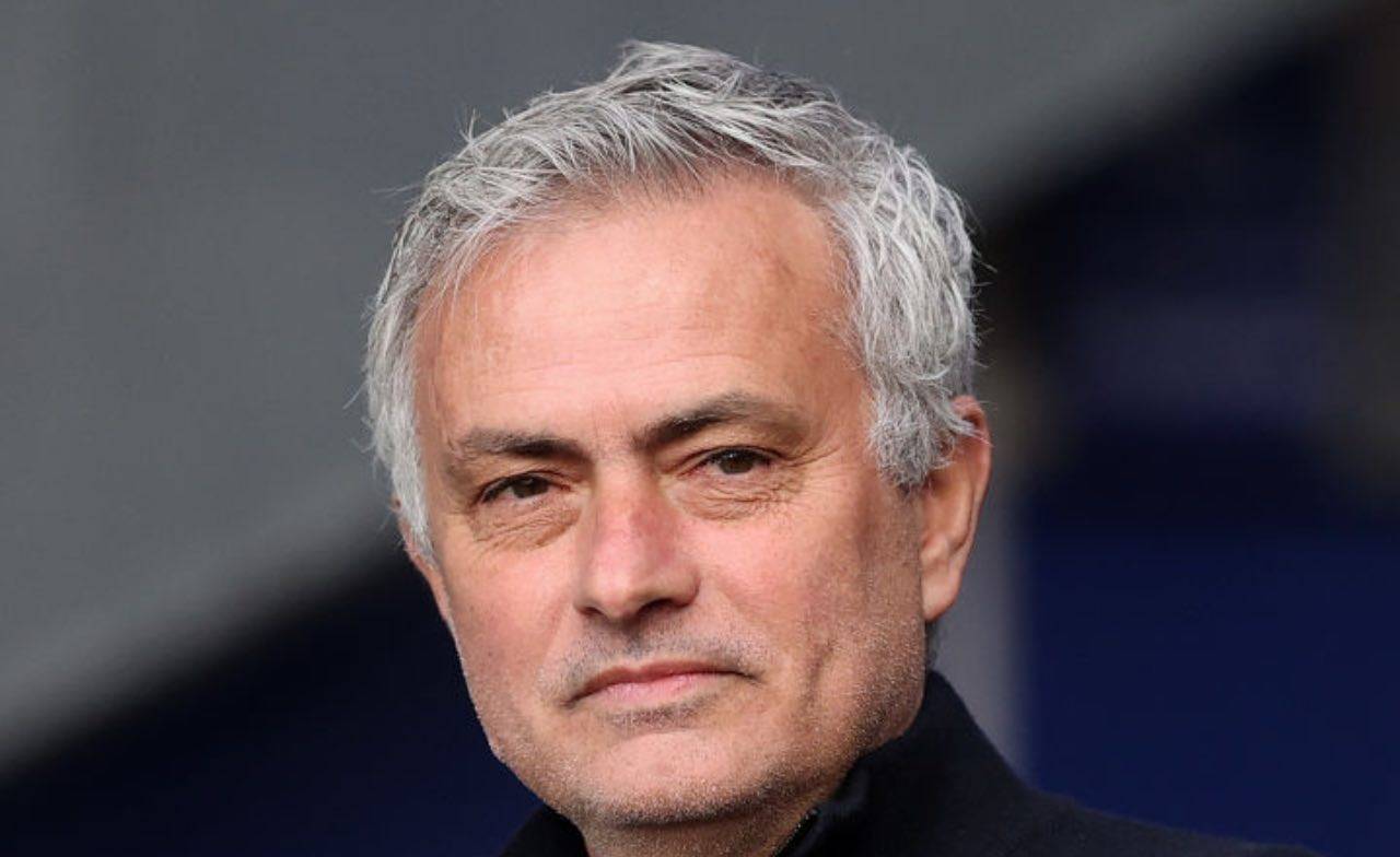 José Mourinho sorride