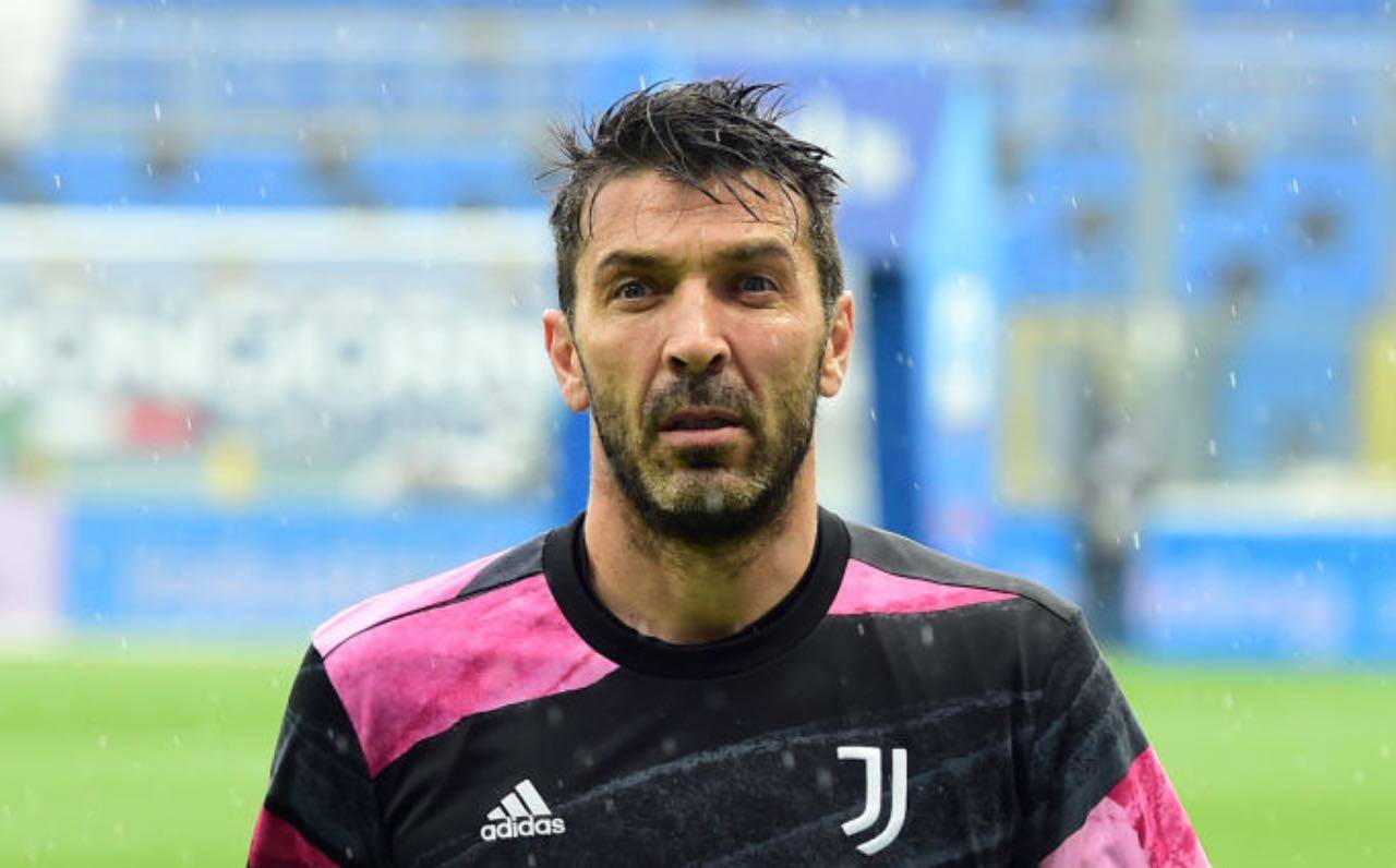 Gigi Buffon sotto la pioggia