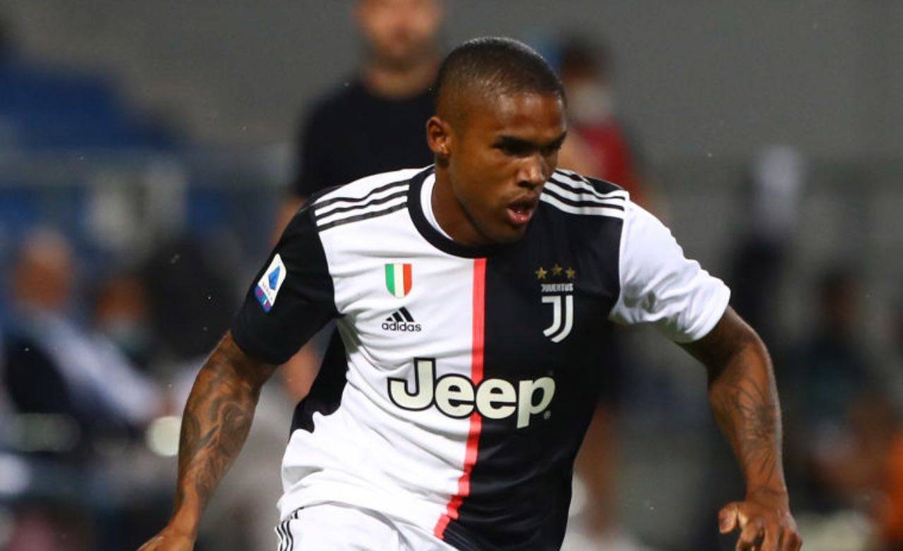 Douglas Costa con la maglia della Juventus