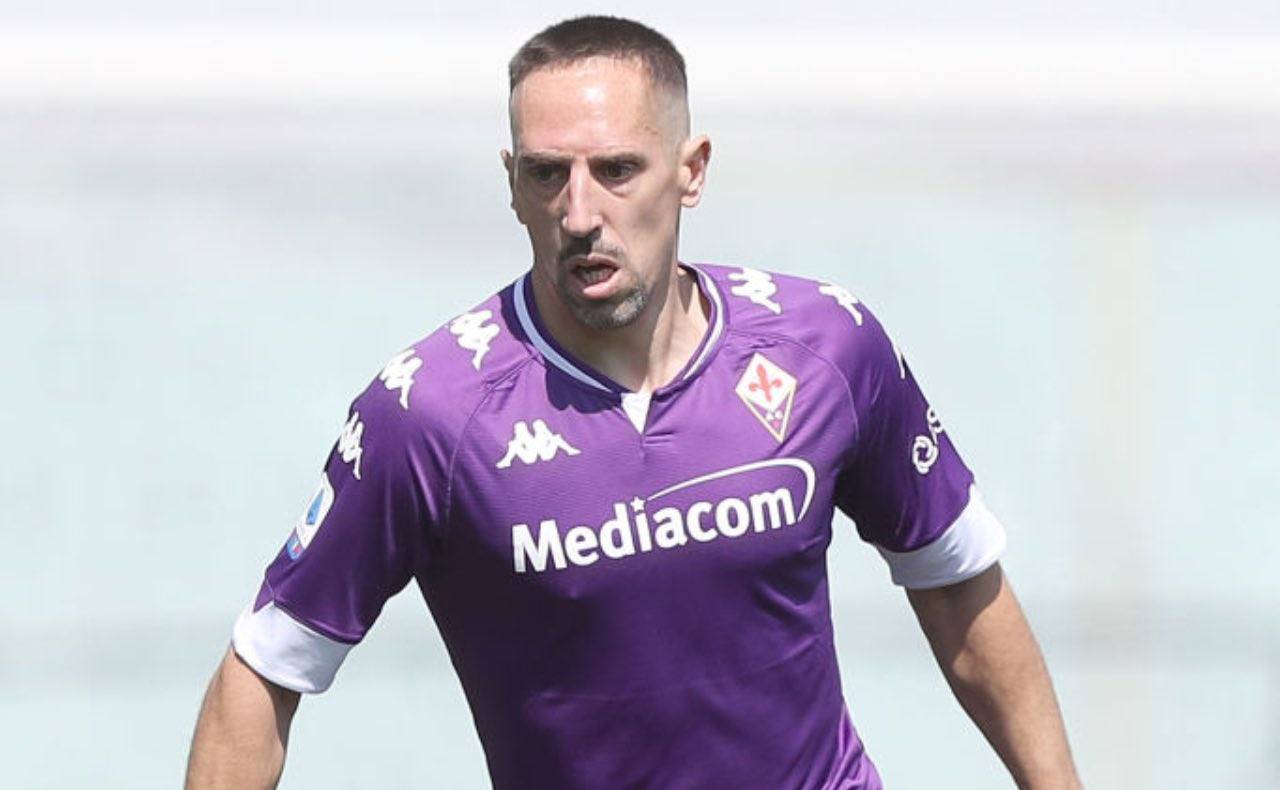 Franck Ribery con la palla al piede