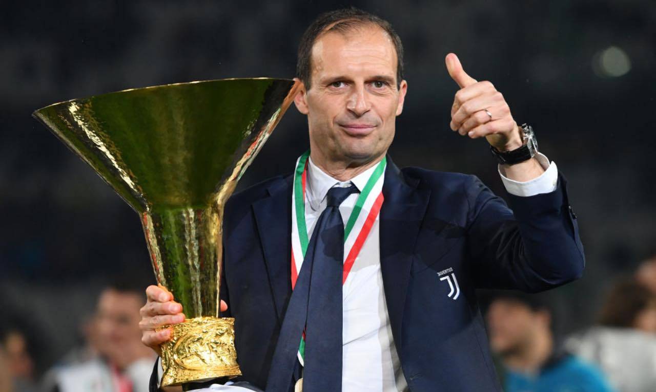 Allegri con il trofeo del campionato