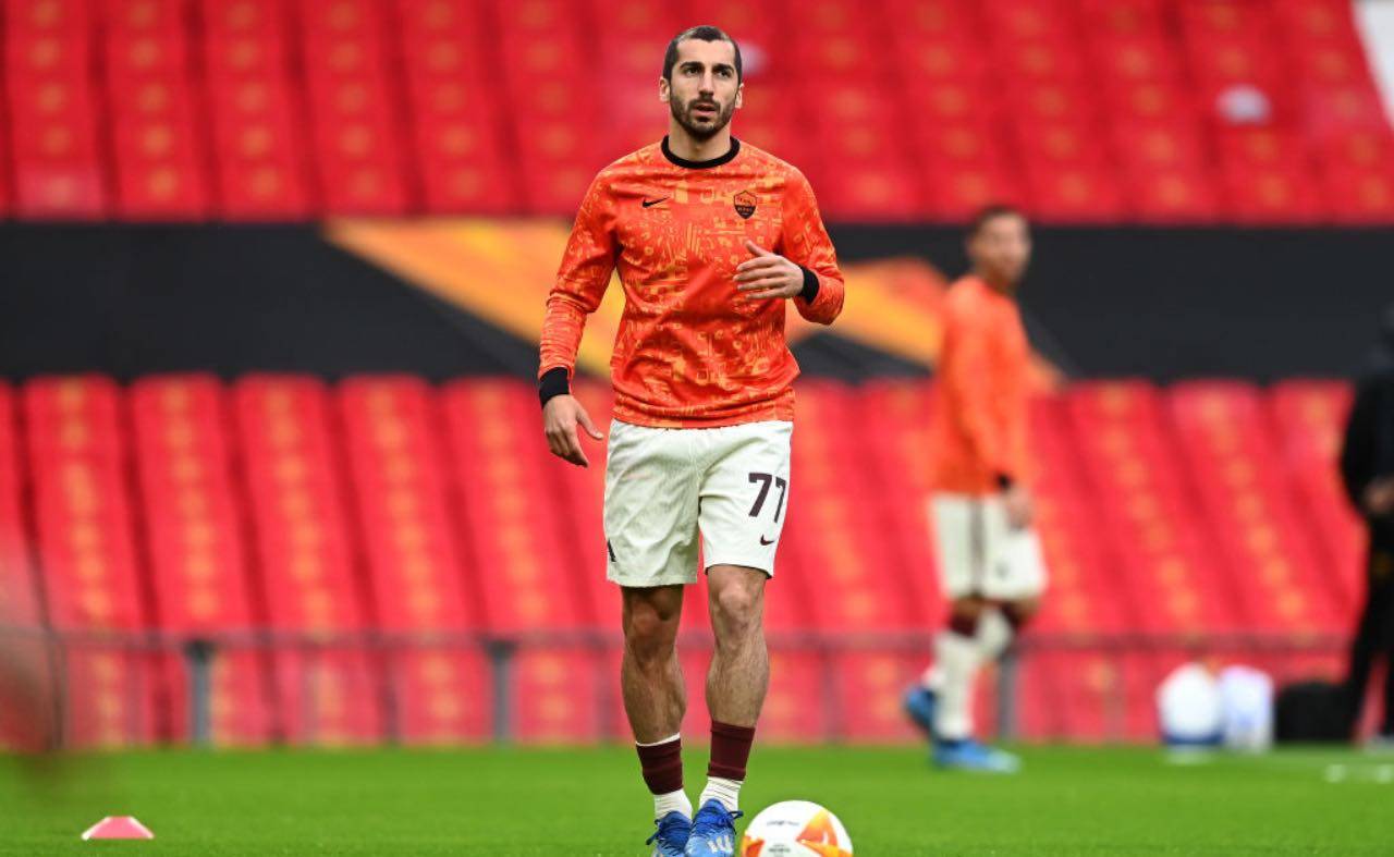 Henrikh Mkhitaryan si riscalda