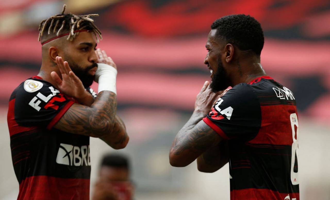 Gabigol e Gerson festeggiano un gol al Flamengo