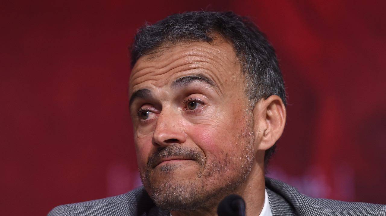 Luis Enrique pensieroso
