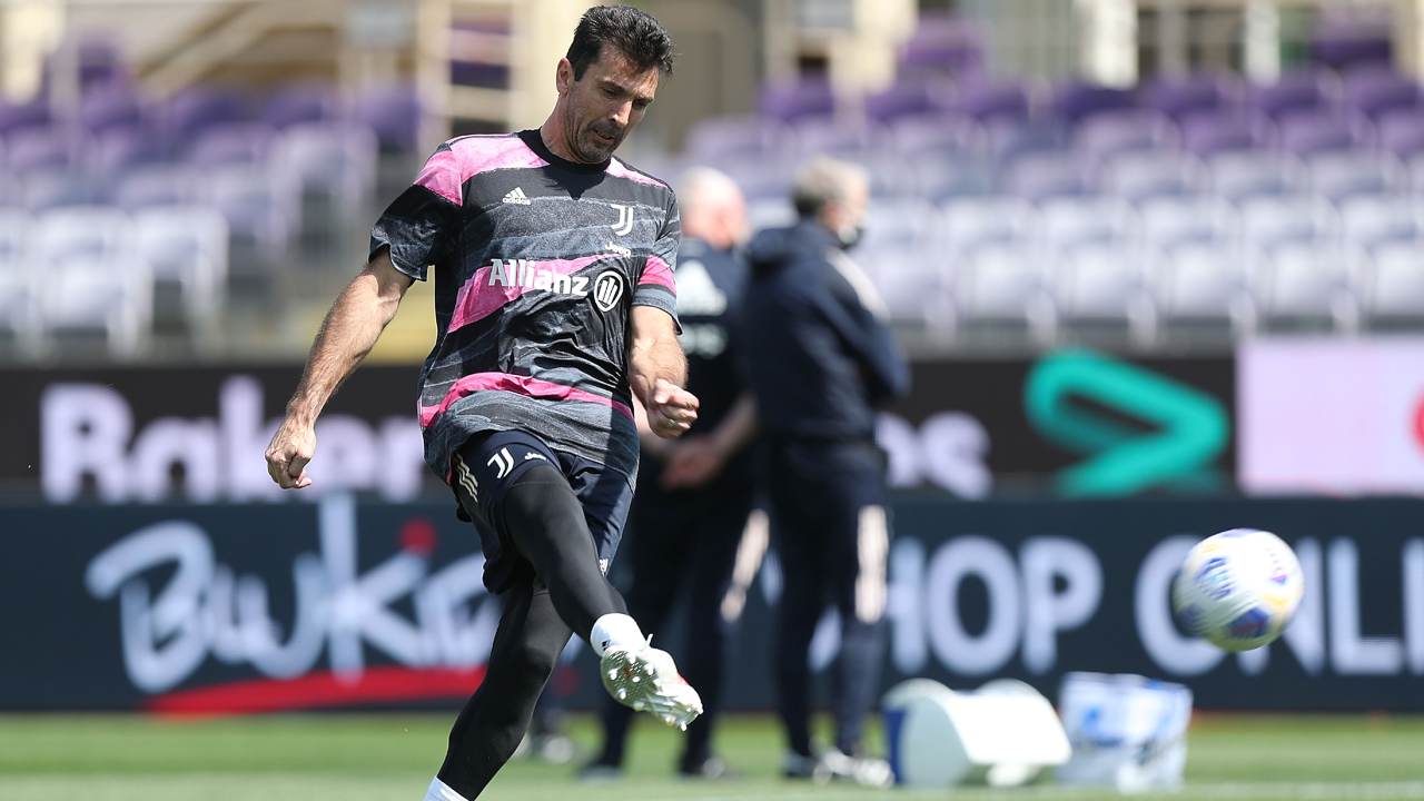 Gianluigi Buffon durante il riscaldamento