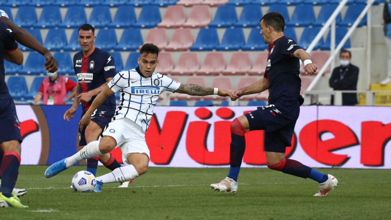 Lautaro Martinez prova il tiro 