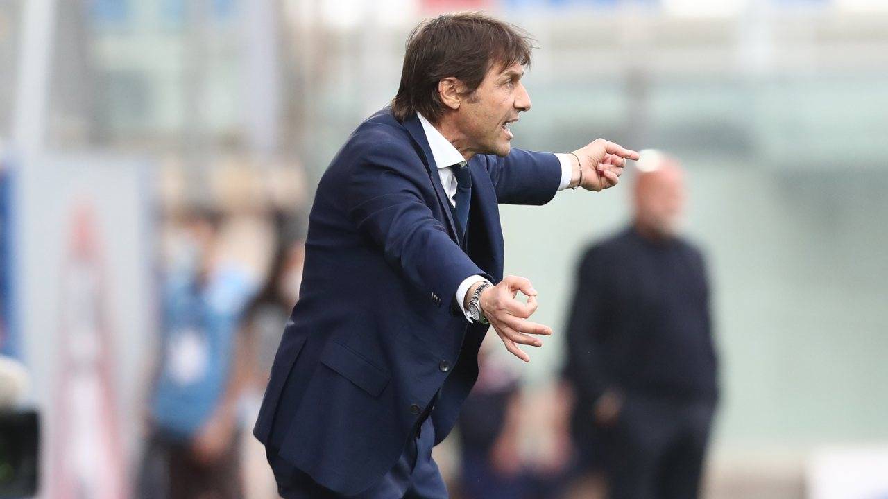 Antonio Conte a bordocampo