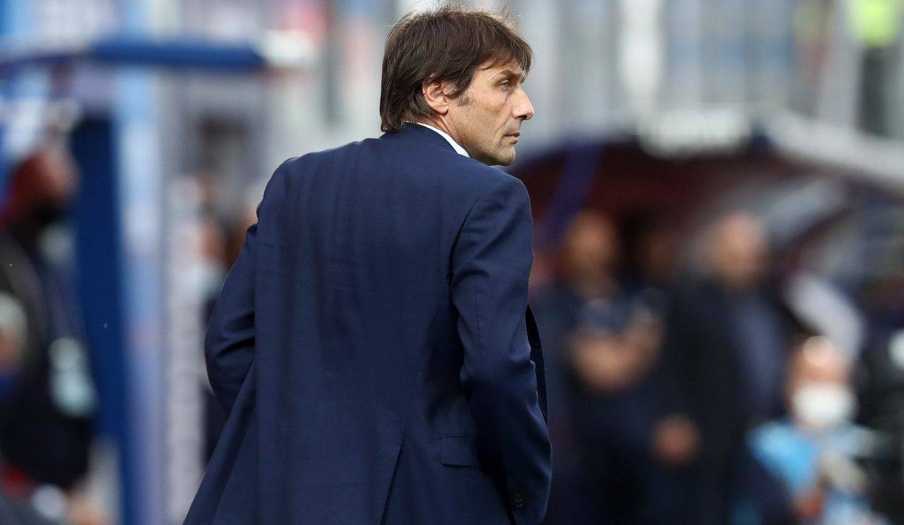 antonio conte di spalle