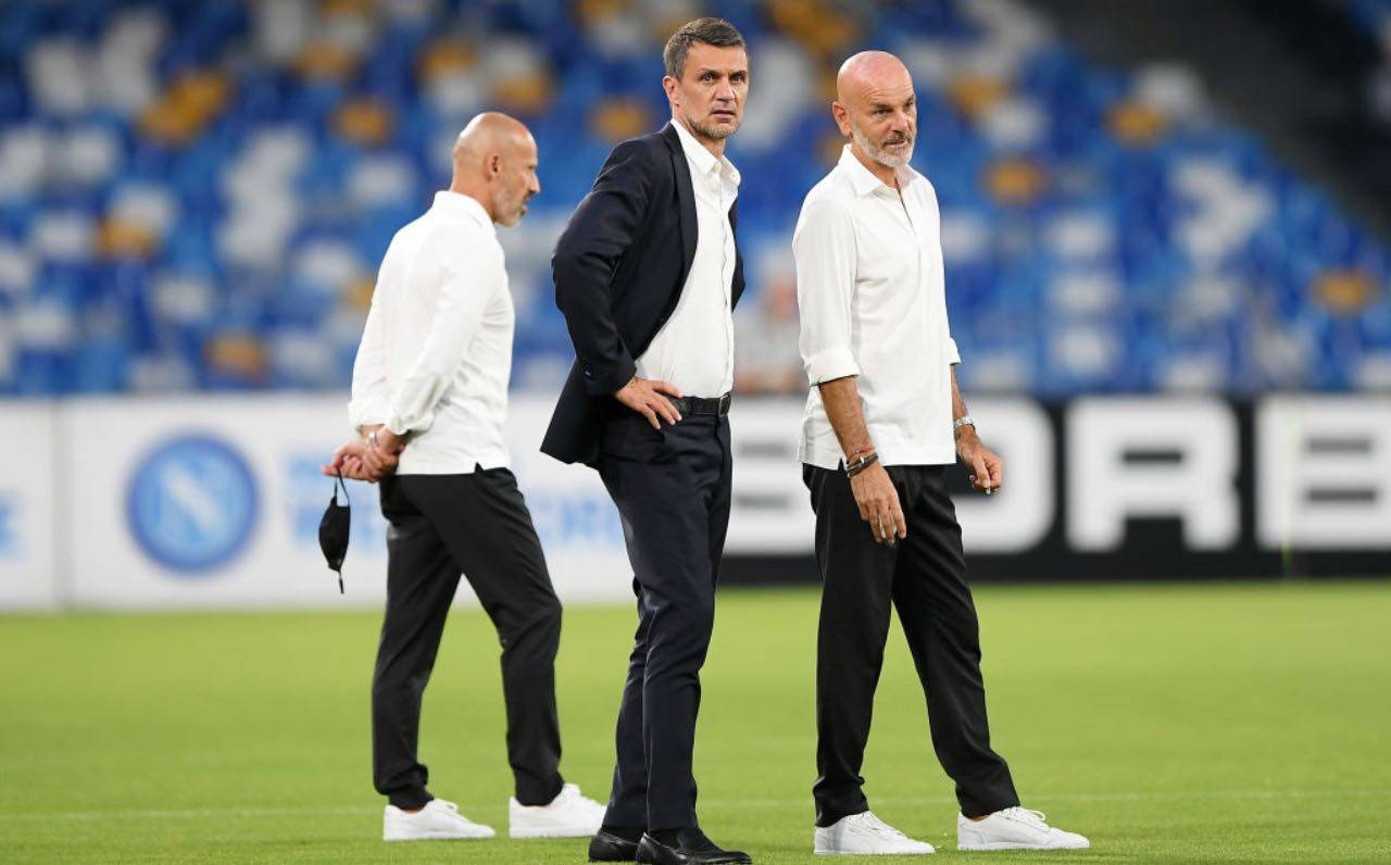 Pioli e Maldini parlano a bordo campo