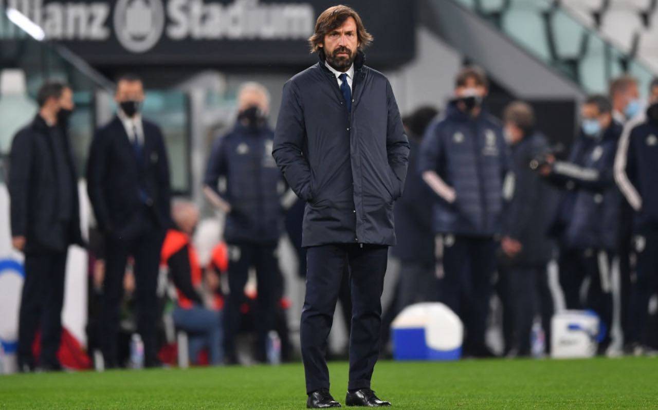 Pirlo in campo da allenatore della Juventus 