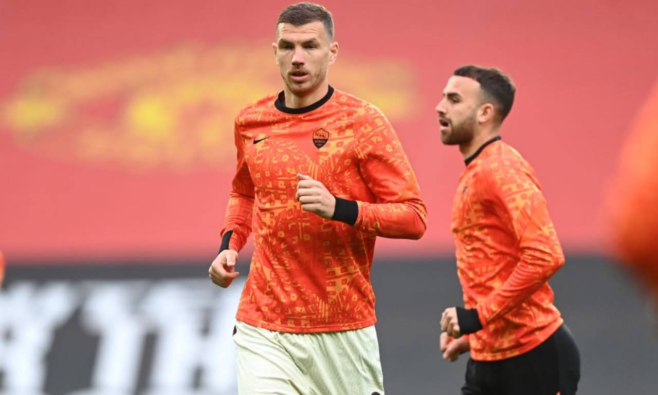Dzeko nel riscaldamento di United-Roma