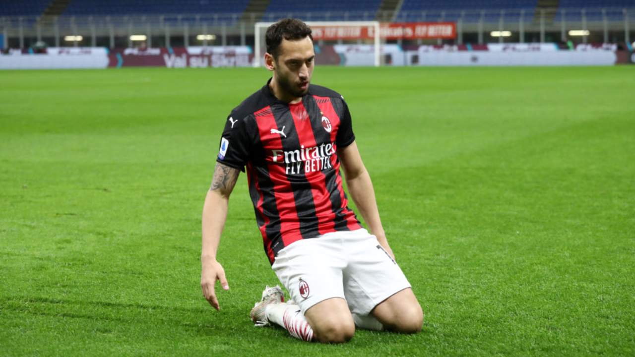 Calhanoglu esulta