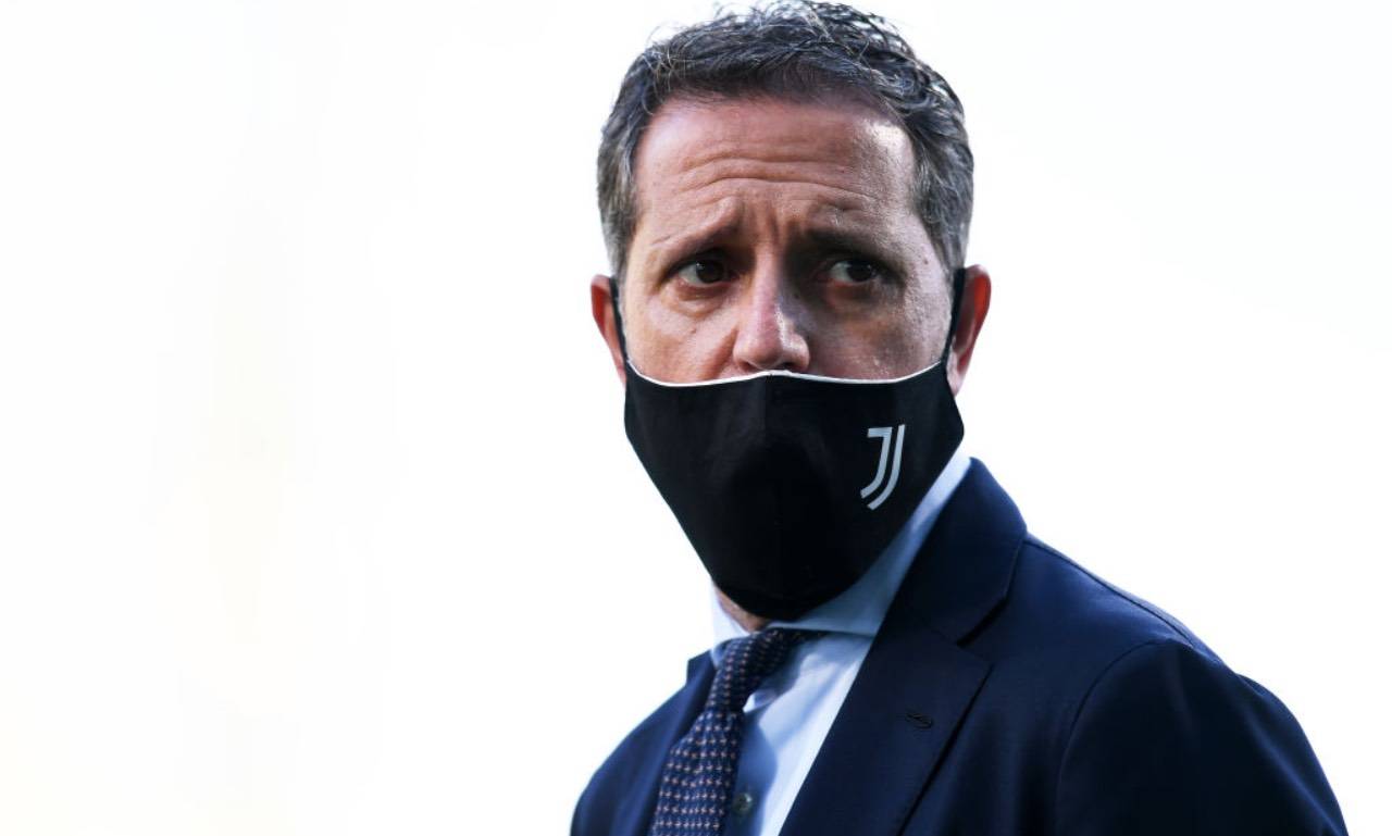 Paratici della Juventus con la mascherina