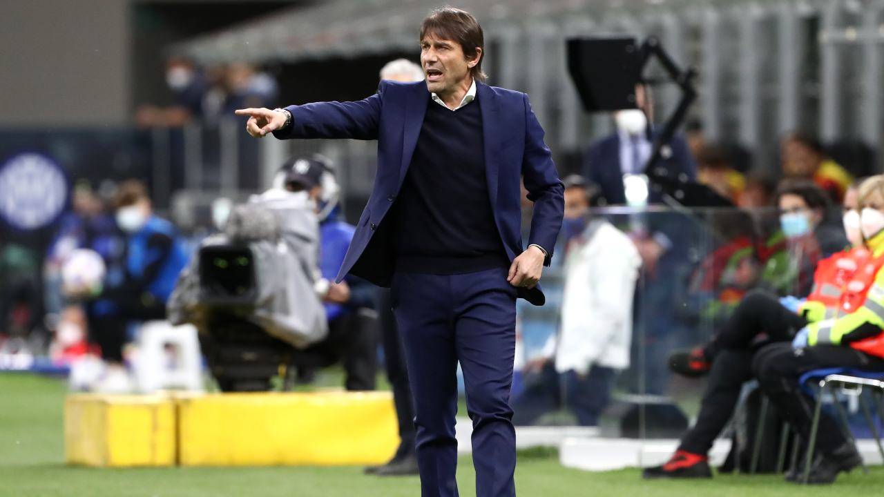 Antonio Conte a bordocampo