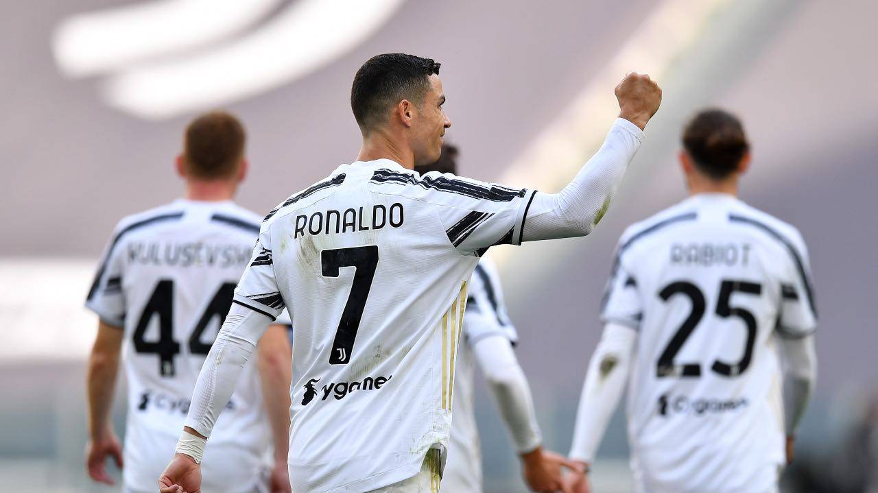 Cristiano Ronaldo esulta