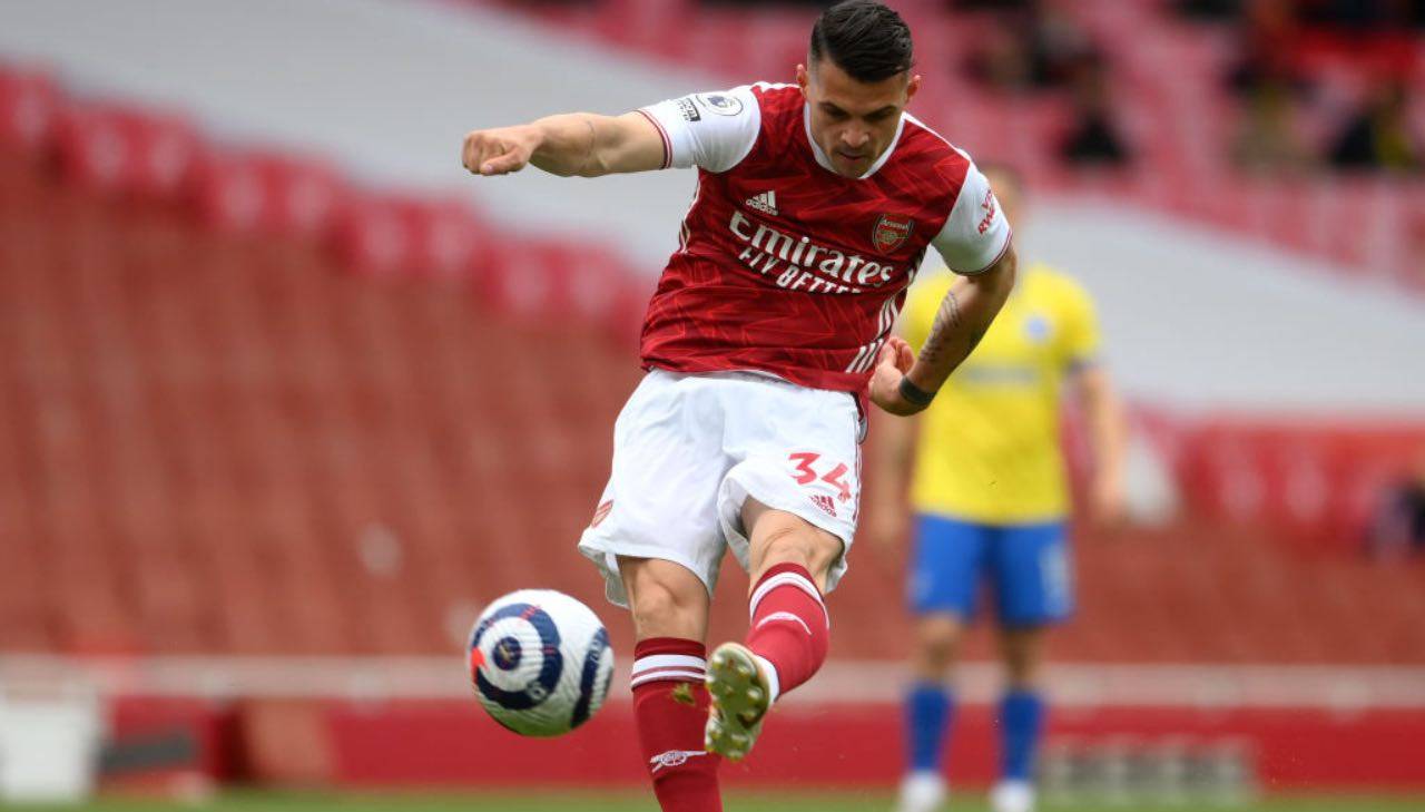 Xhaka in campo con l'Arsenal