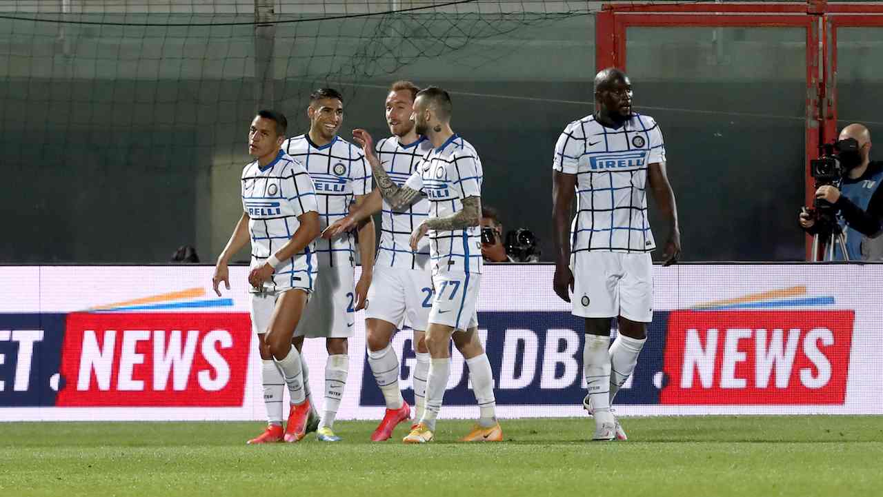 Inter festeggia gol a Crotone