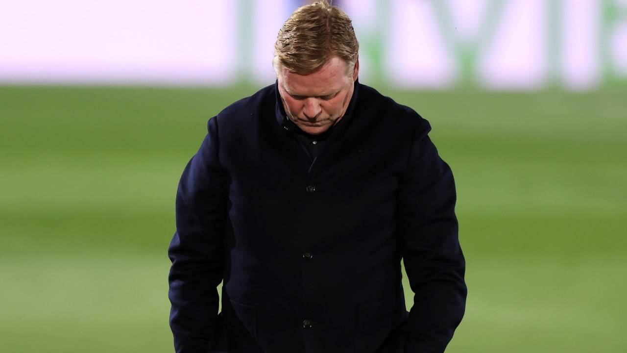 Koeman a testa bassa