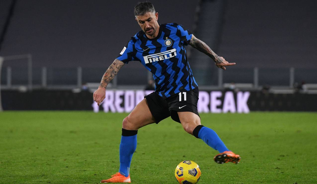 Kolarov controlla il pallone