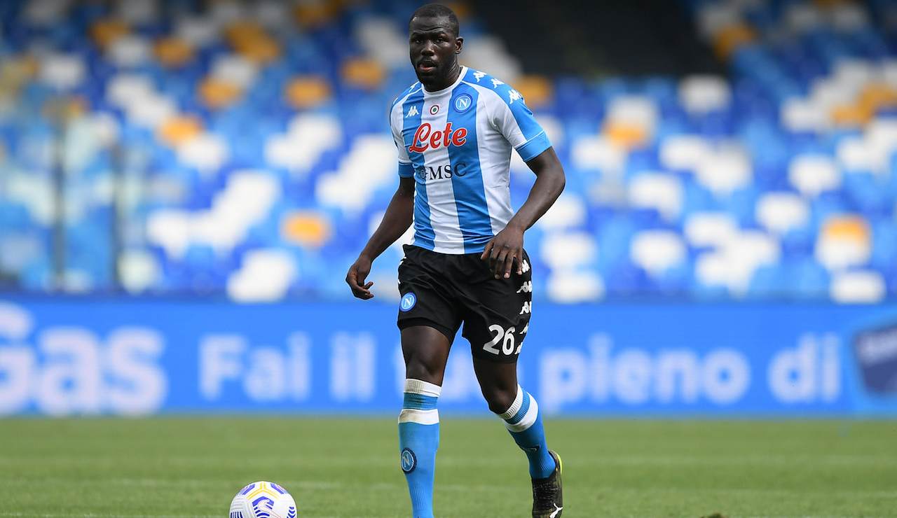 Koulibaly porta palla