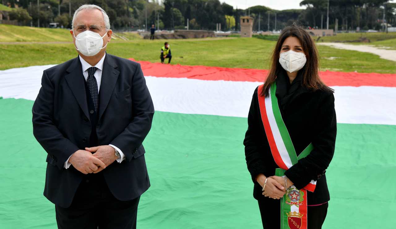 Claudio Lotito e Virginia Raggi durante un evento istituzionale