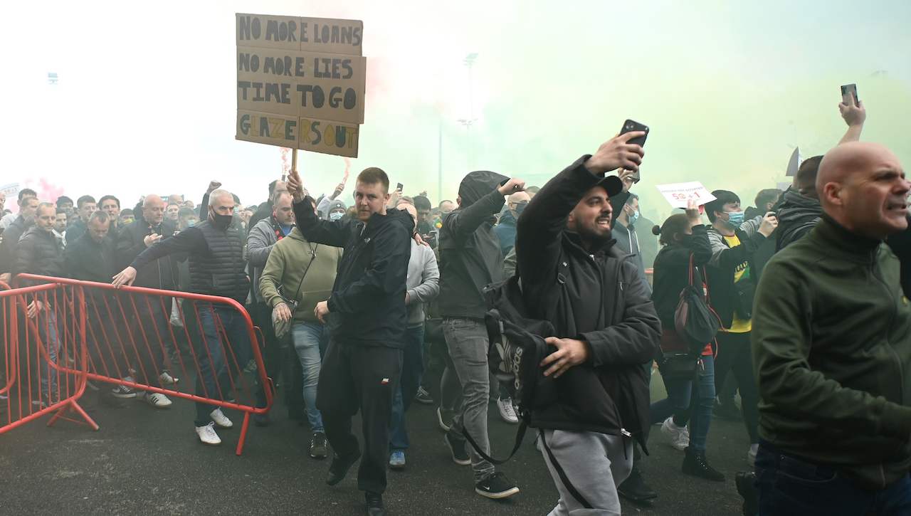 Manchester United Liverpool protesta tifosi