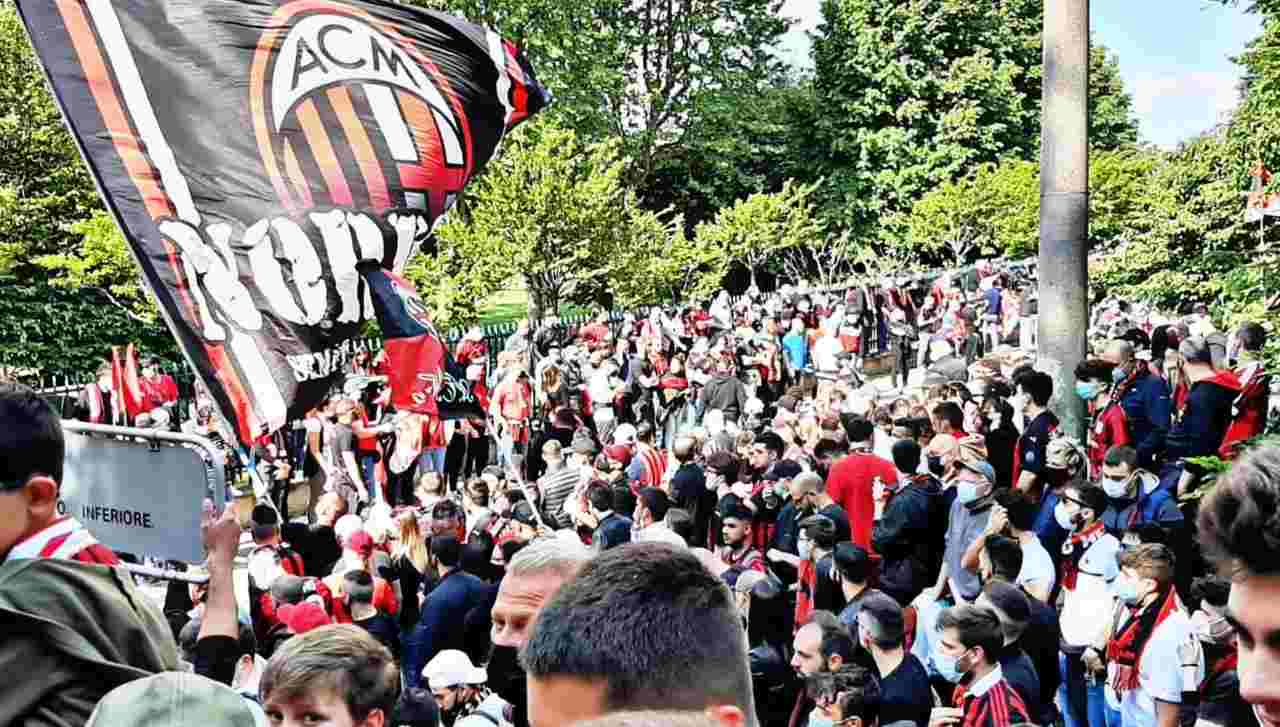 Cinquemila tifosi del Milan a Milanello