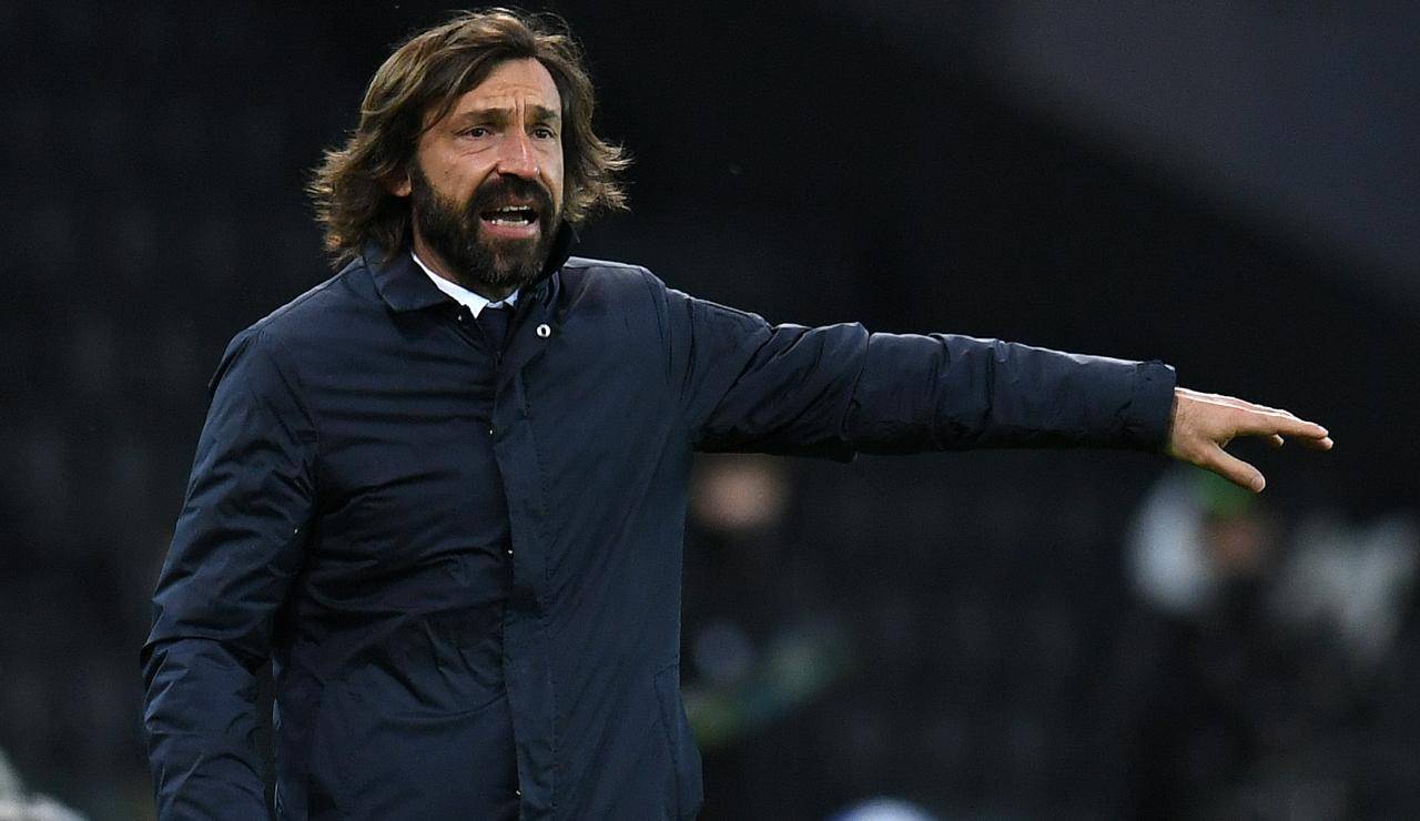 Pirlo dà istruzioni alla sua squadra