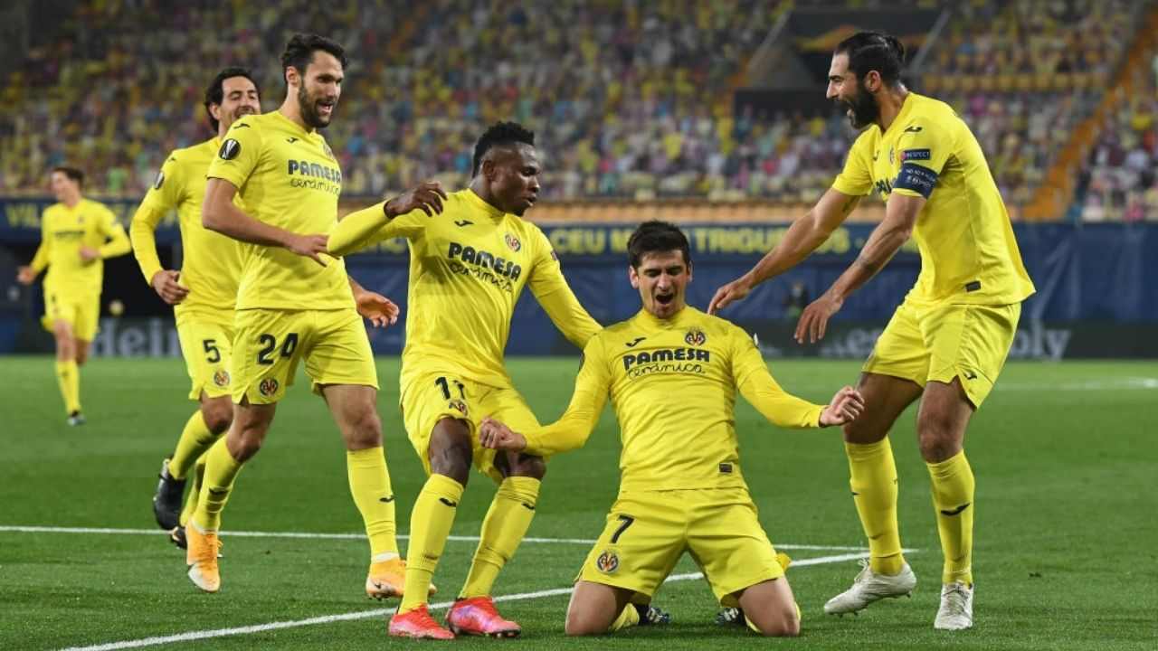 Pedraza esulta coi compagni del Villarreal