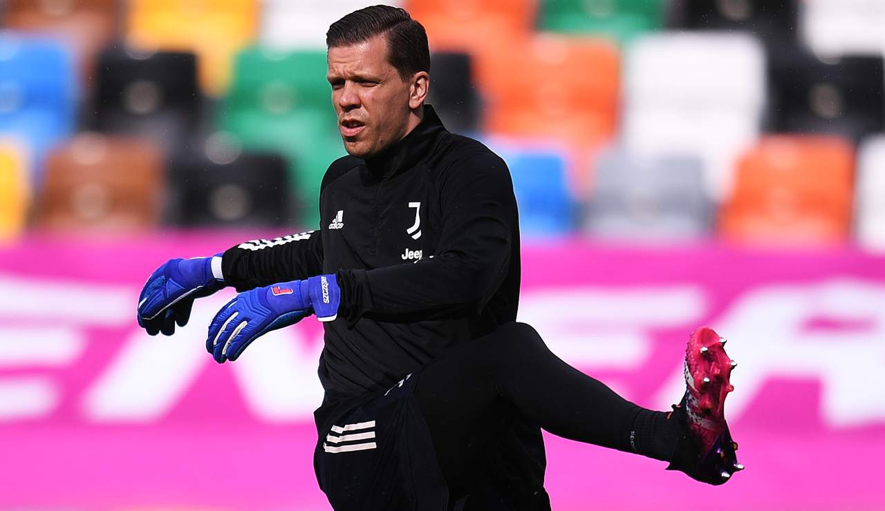 Szczesny impegnato durante il riscaldamento