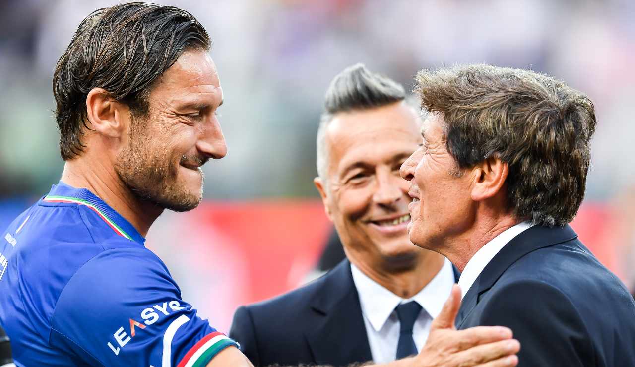 Totti e Morandi chiacchierano prima di una partita del cuore