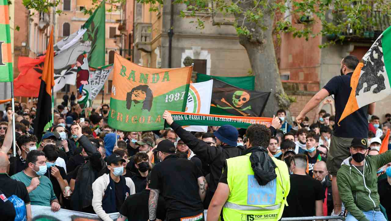 Tifosi del Venezia in festa