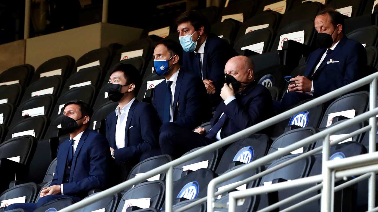 Steven Zhang in tribuna insieme a Marotta e Zanetti durante la sfida con la Sampdoria