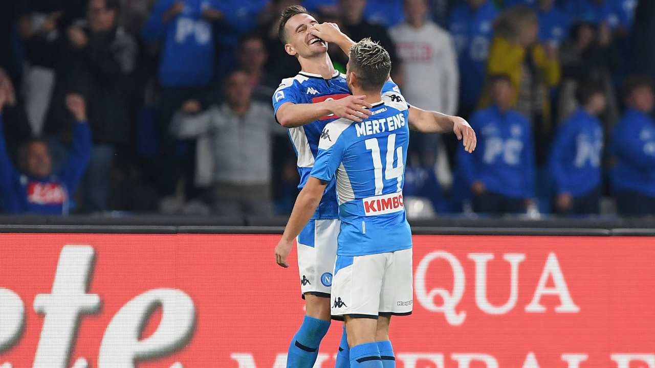 Mertens tira il naso a Milik