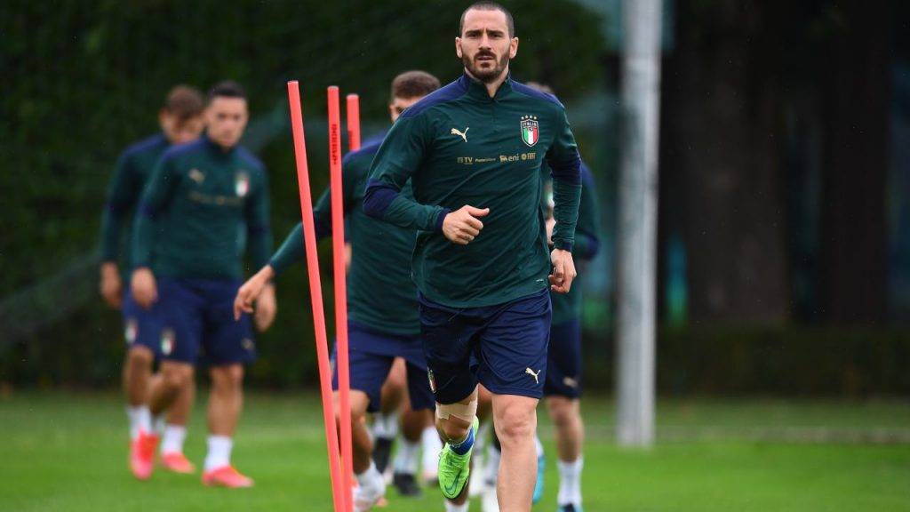 Bonucci tira il gruppo in un allenamento con l'Italia