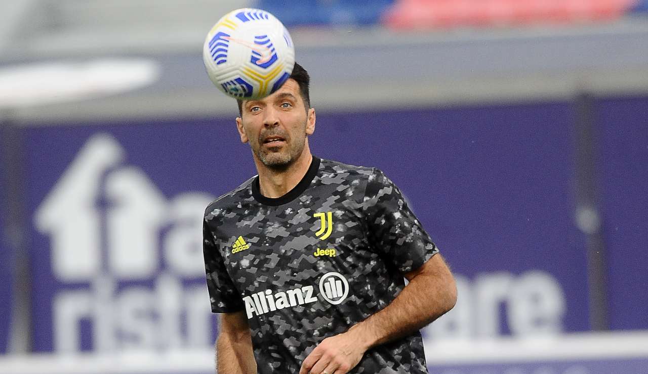 Buffon durante il riscaldamento