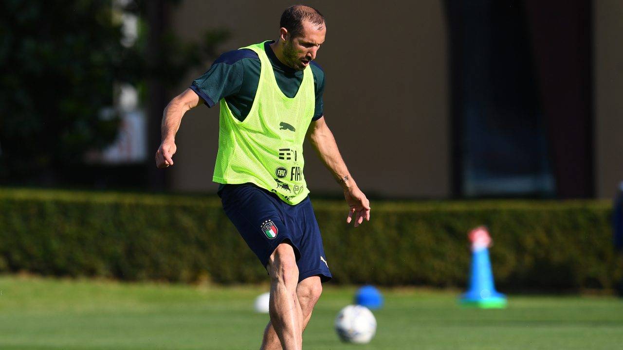Chiellini durante un allenamento in nazionale