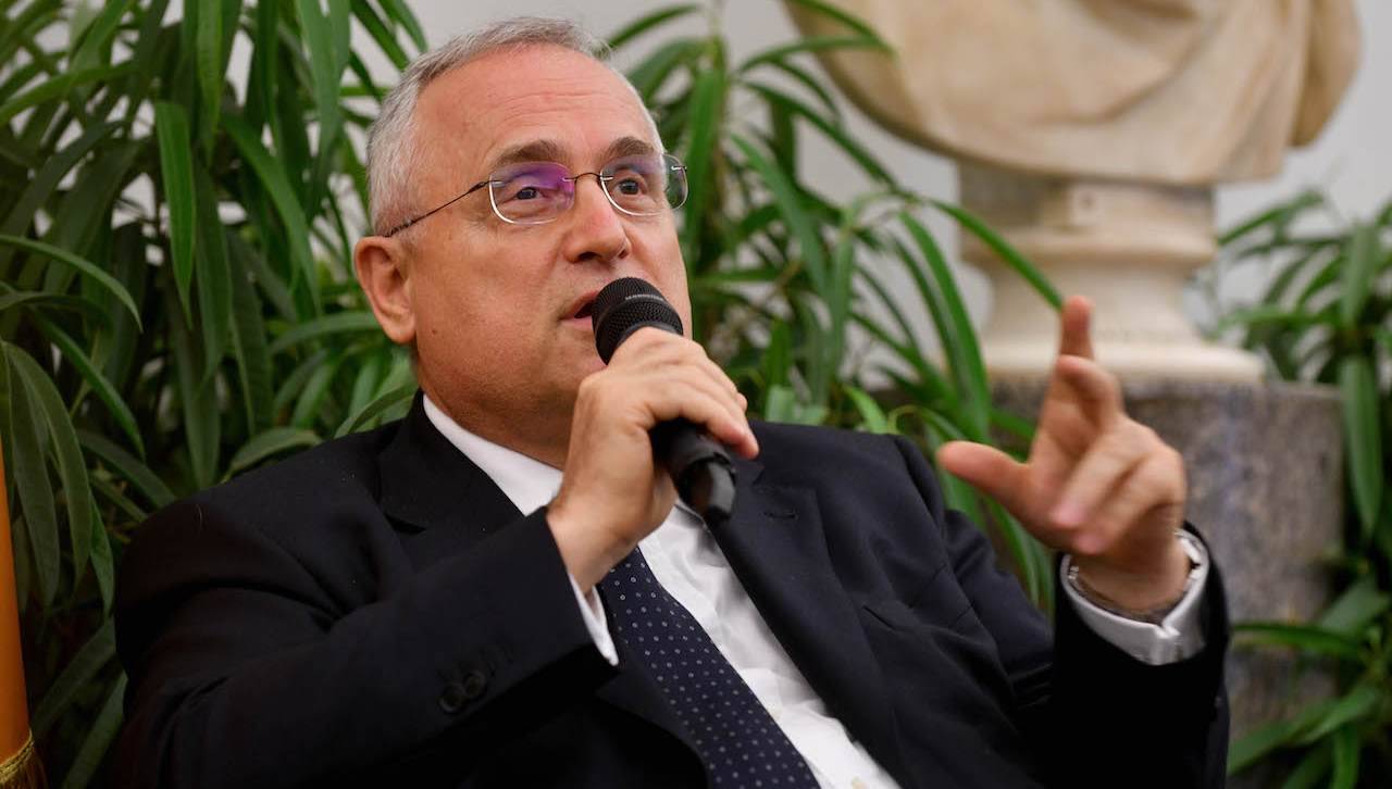 Lotito parla ad un evento