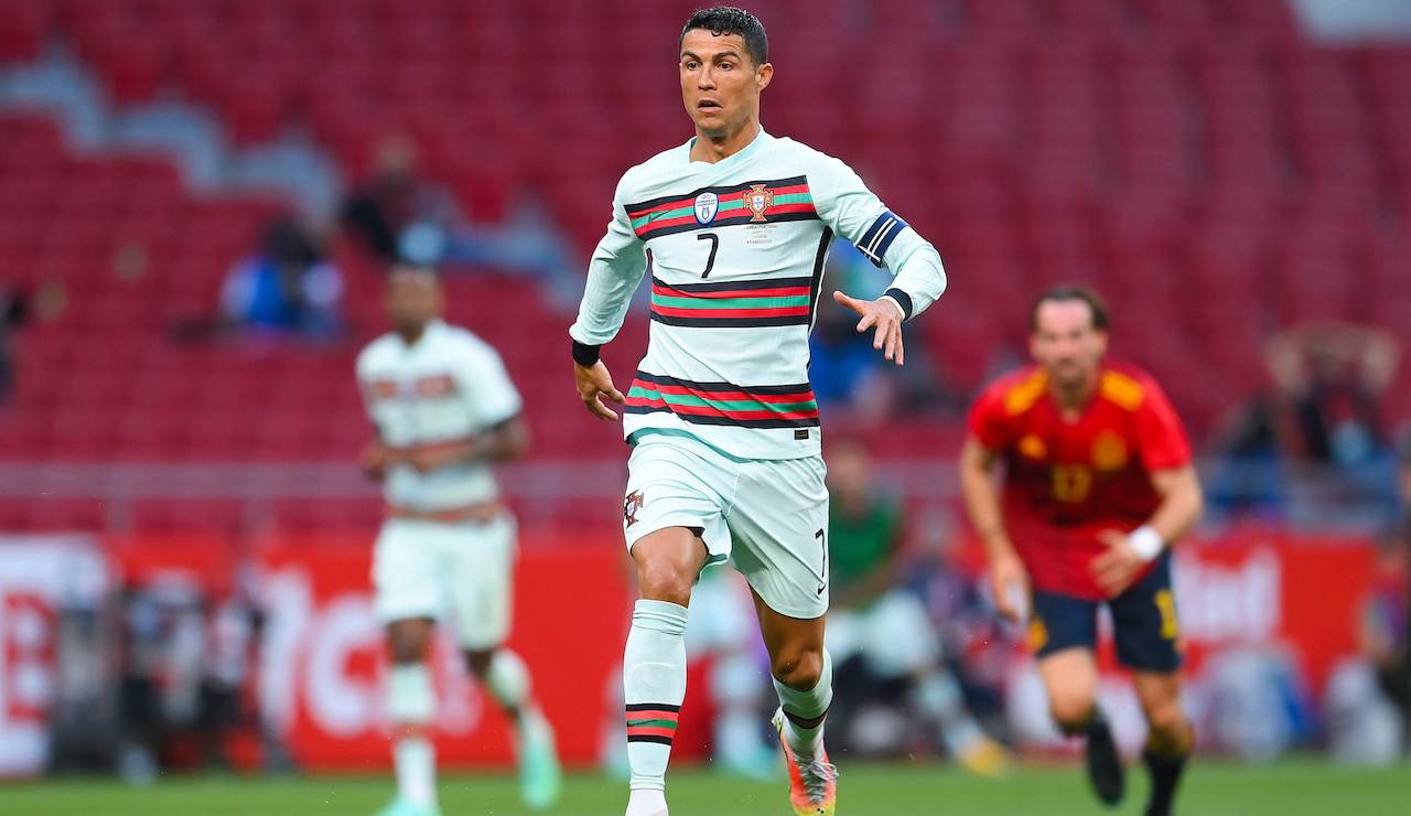 Cristiano Ronaldo porta palla in Spagna-Portogallo