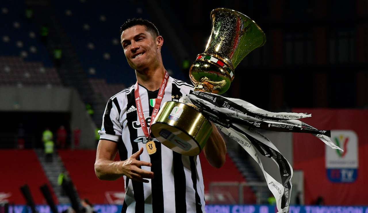 Cristiano Ronaldo con la Coppa Italia