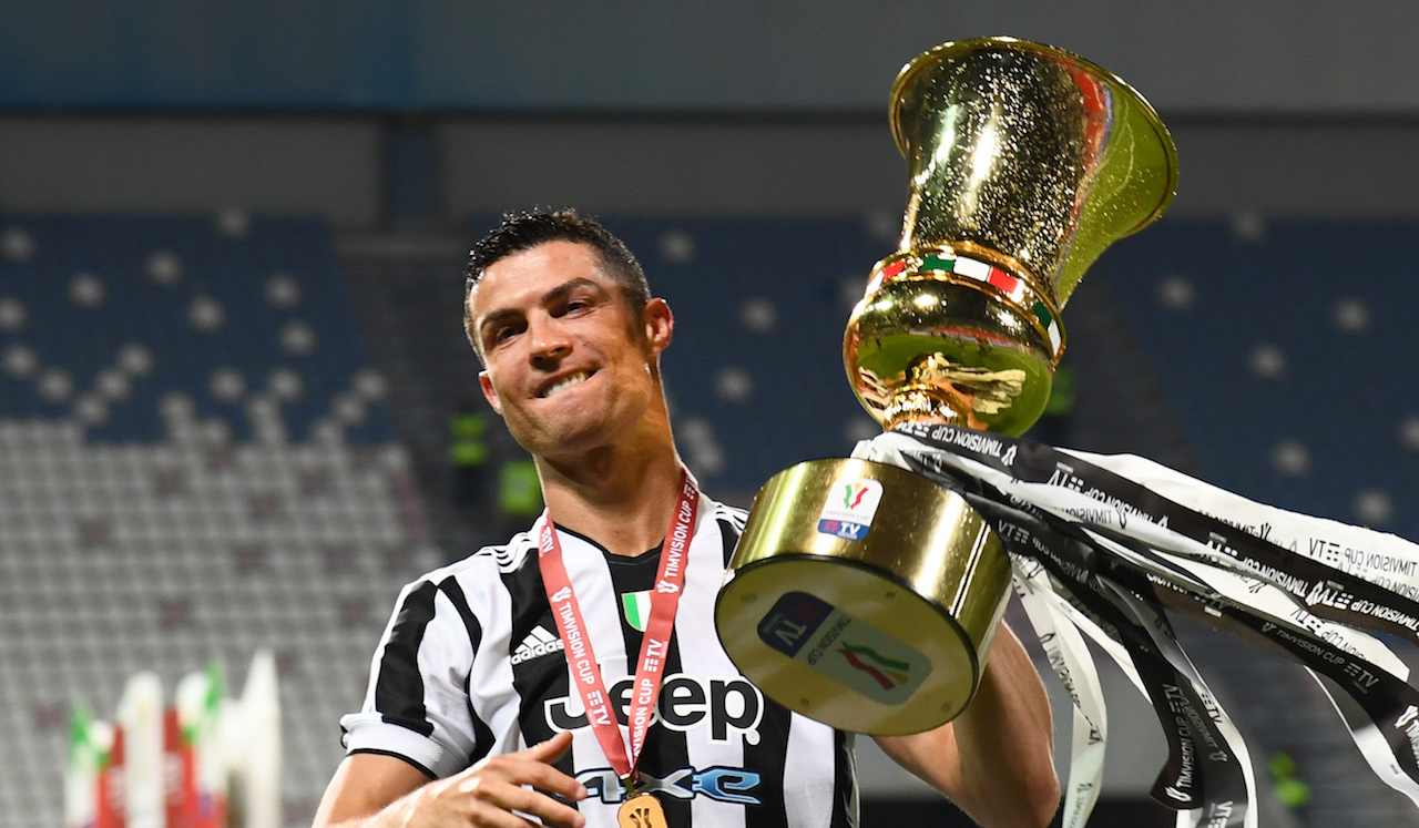 Cristiano Ronaldo alza la Coppa Italia