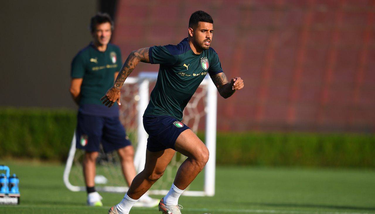 Emerson Palmieri corre in allenamento