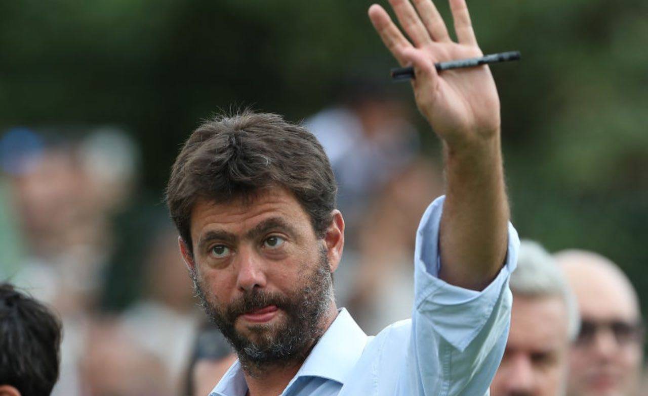 Andrea Agnelli saluta il pubblico