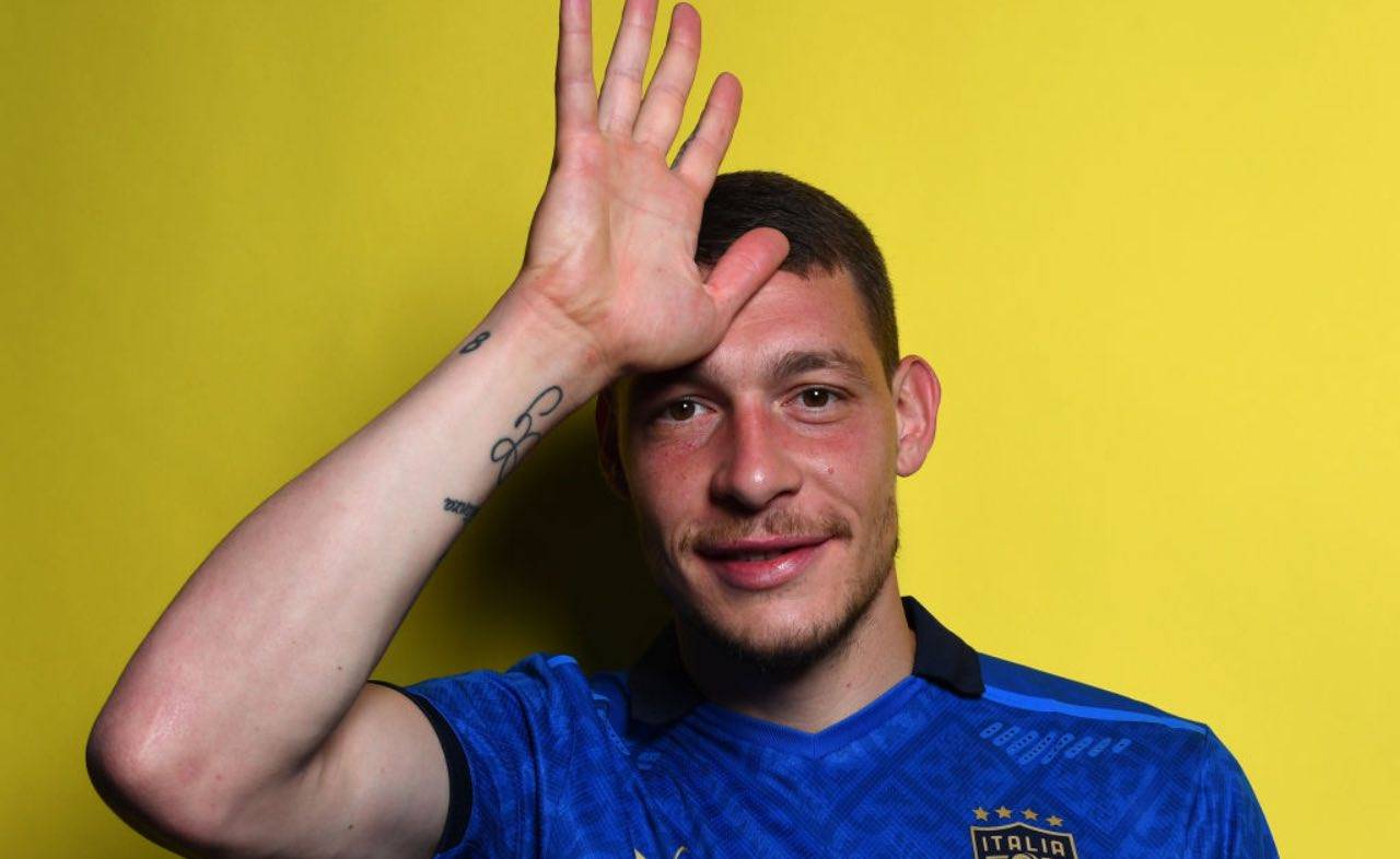 Belotti fa il gesto del gallo