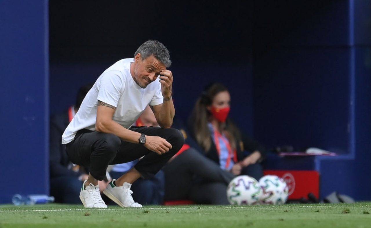 Luis Enrique preoccupato in panchina