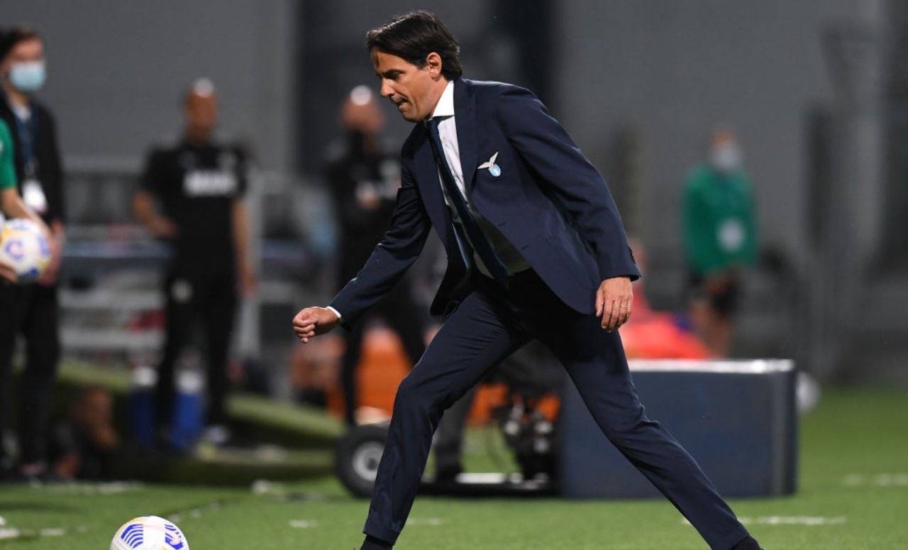 Simone Inzaghi rincorre un pallone