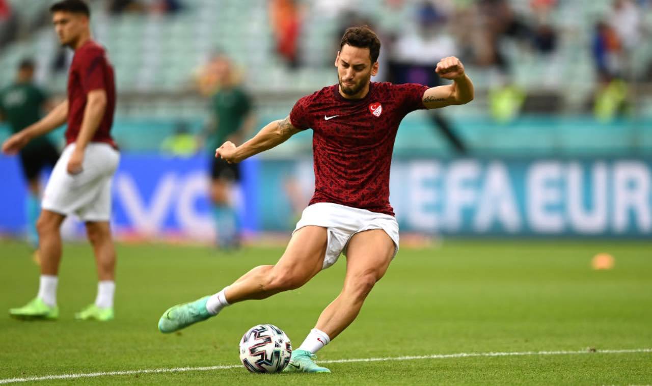 Calhanoglu in allenamento con la Turchia