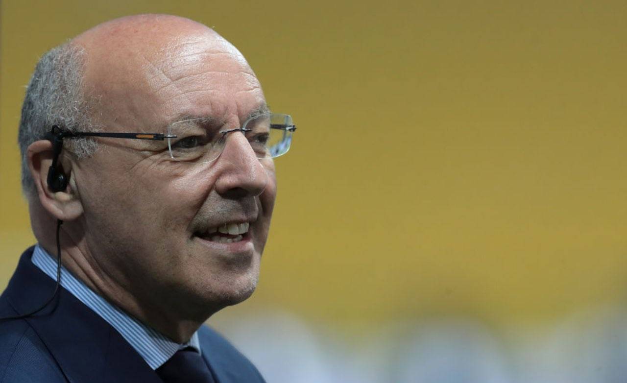 Beppe Marotta con auricolare
